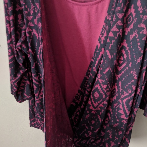 💖💗Classy plus size blouse💗💖 - Picture 2 of 6